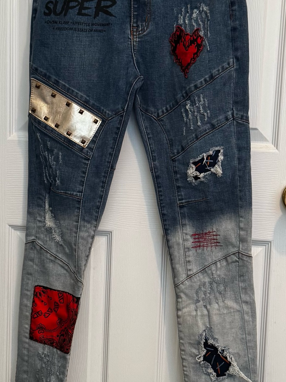 Men's Skinny Distressed Denim Jeans with Red Patchwork Details